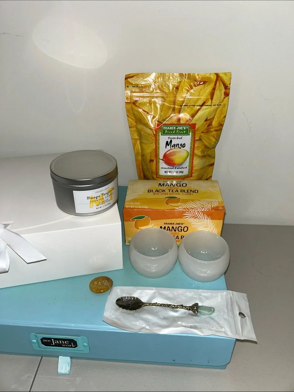 Everything Mango Box with Calcite Stone Tea Cups & Green Chalcedony Spoon NIB
